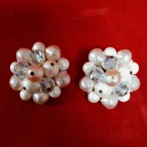 1950S LAGUNA FAUX PEARL AND CRYSTAL BEAD CLIP ON EARRING THE BACK IS SILVER